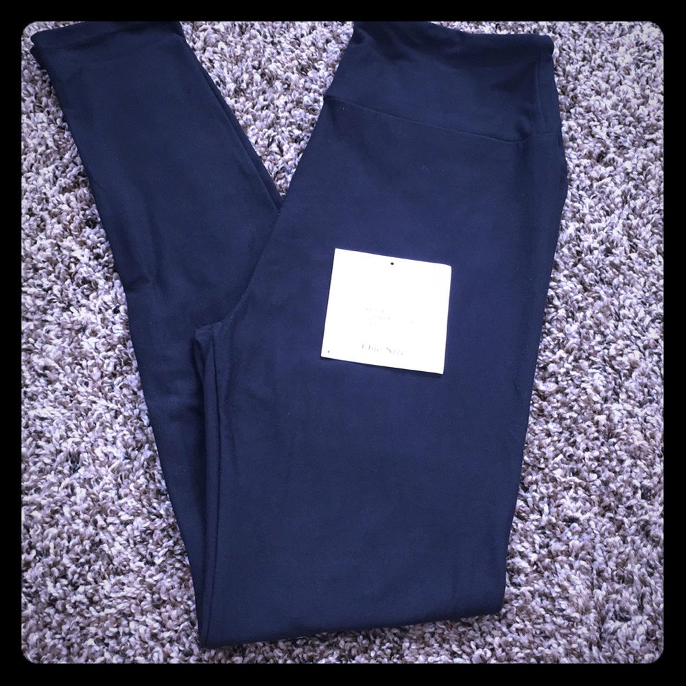 Solid black Noir one size leggings